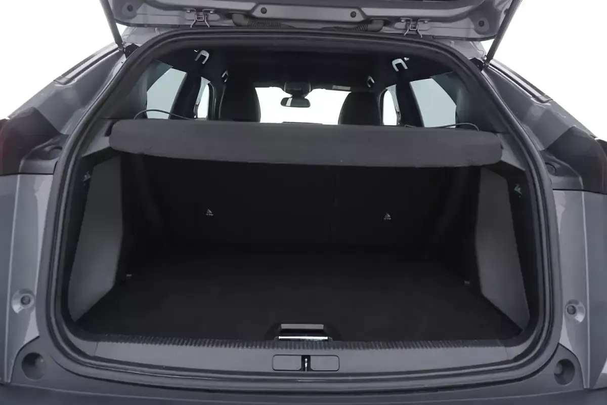 Usata Peugeot 2008 Allure 100 CV (73 kW) 2025 Grigiogrigio SUV