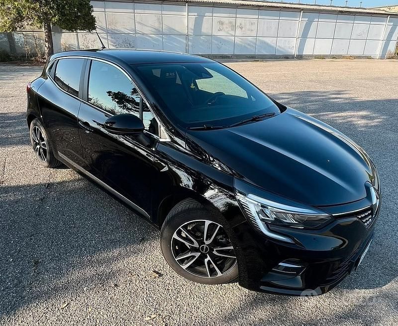 Usata Renault Clio V Intens 101 CV (74 kW) 2022 Nero Berlina