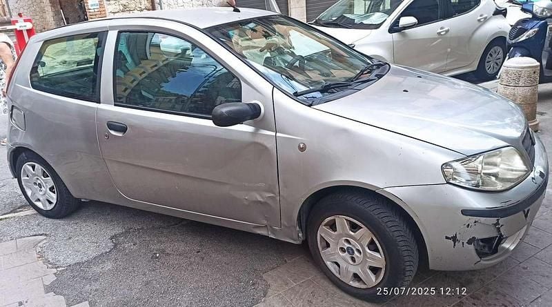 Usata 2005 Fiat Punto Due volumi | 1200 € (Super prezzo) - Immagine 1/4