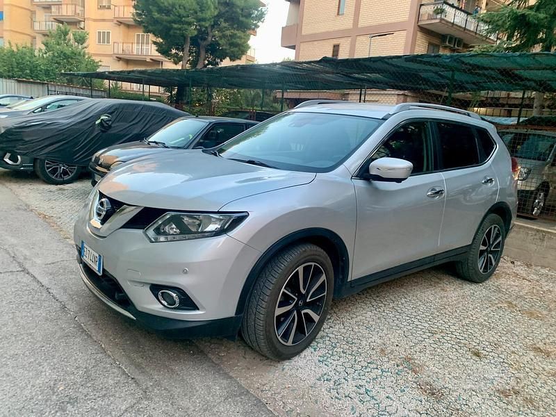 Grigio Usata 2015 Nissan X-Trail SUV | 9800 € (Ottimo prezzo) - Immagine 1/4