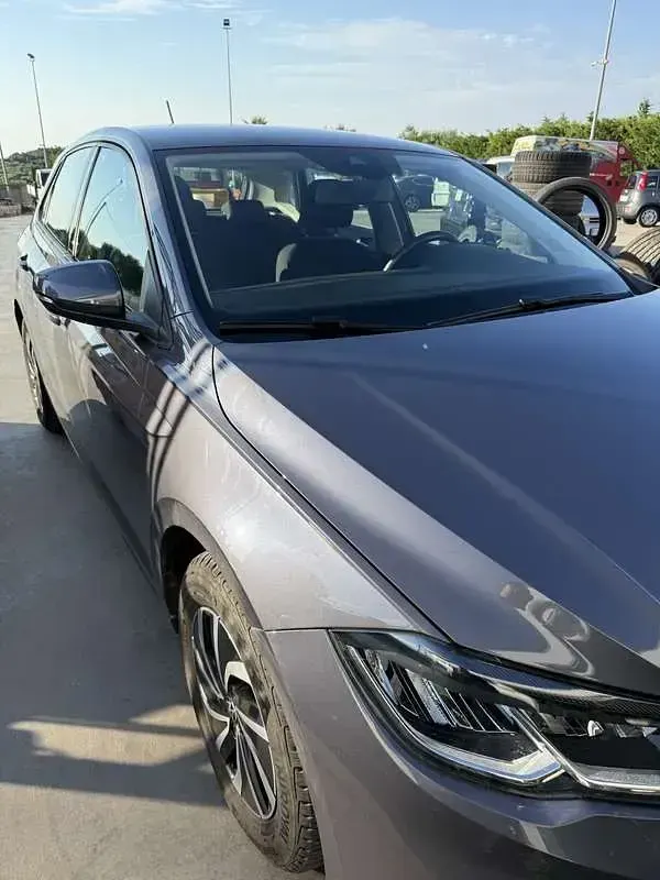 Usata VW Polo Life 90 CV (66 kW) 2022 Grigio Utilitaria