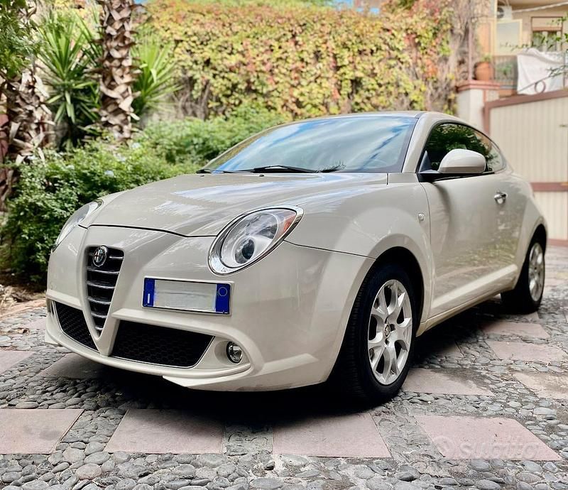 Bianco Usata 2010 Alfa Romeo MiTo Due volumi | 7000 € (Molto cara) - Immagine 1/4