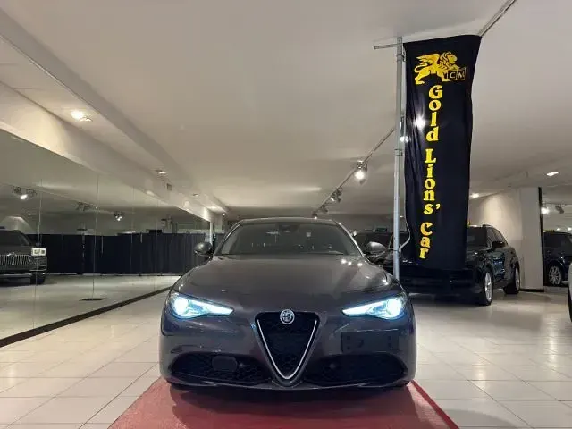 Usata Alfa Romeo Giulia Tech Edition 160 CV (117 kW) 2019 Blu/azzurro Berlina