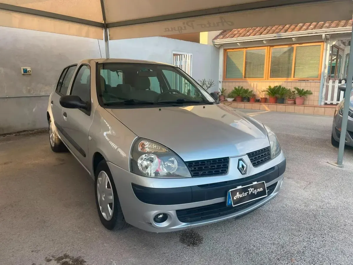 Usata Renault Clio II Authentique 58 CV (42 kW) 2005 Grigio Berlina