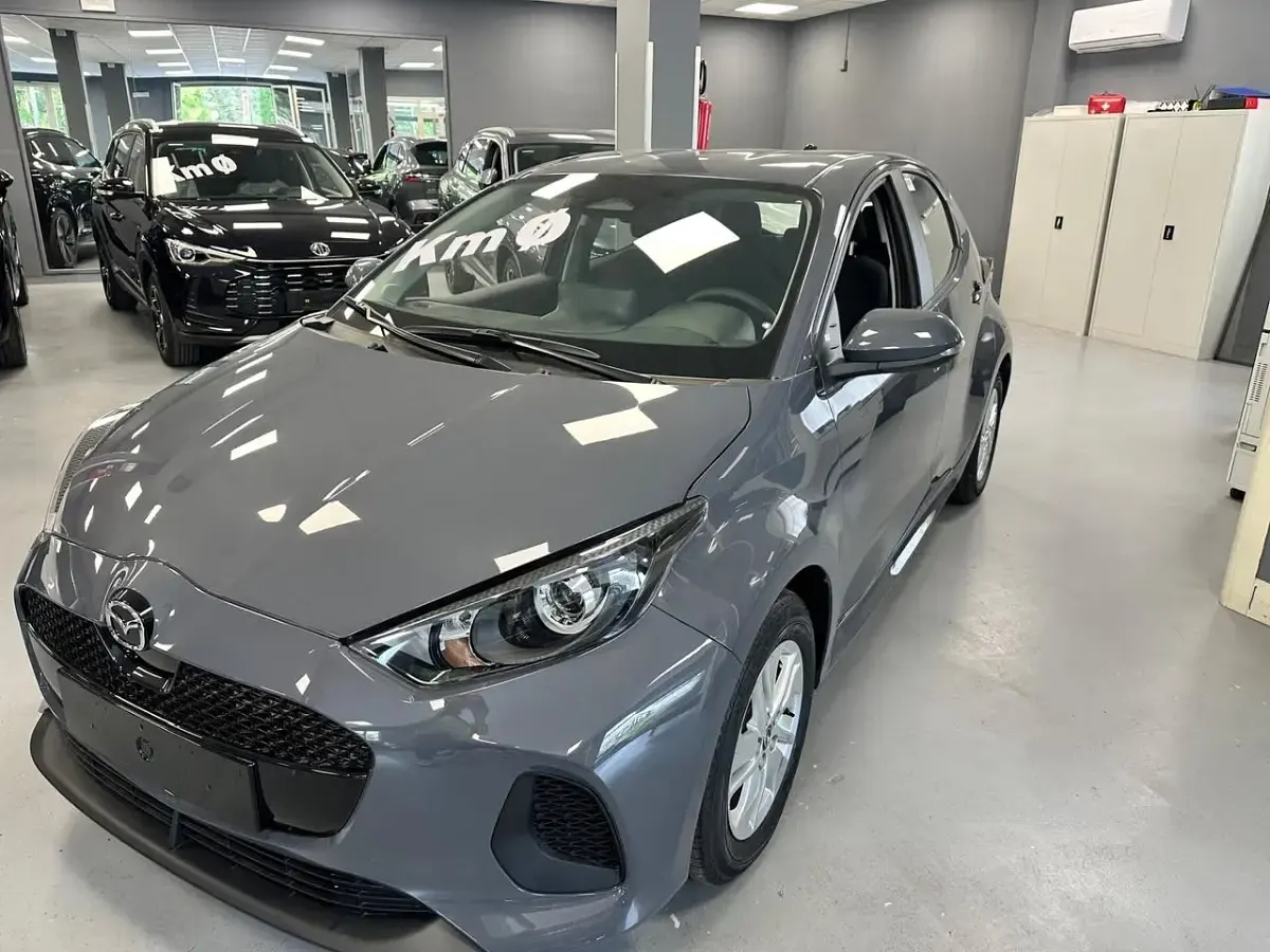 Nuova Mazda 2 Center-Line 92 CV (67 kW) 2026 Grigio Utilitaria