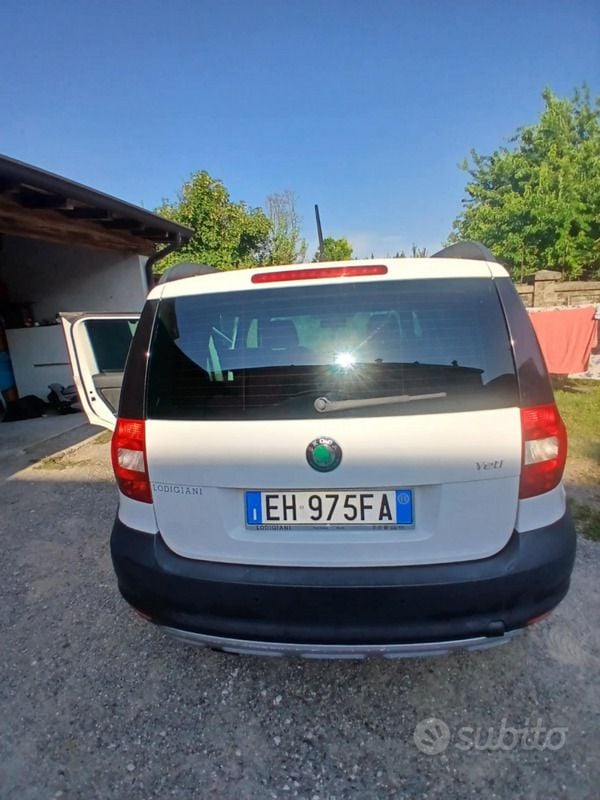 Bianco Usata 2011 Skoda Yeti SUV | 5900 € (Ottimo prezzo) - Immagine 1/4