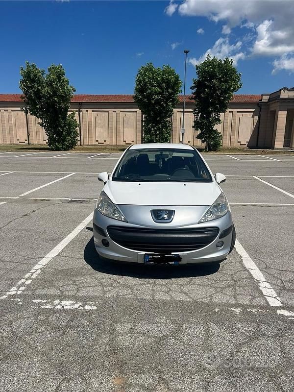 Usata Peugeot 207 90 CV (66 kW) 2010 Bianco Utilitaria