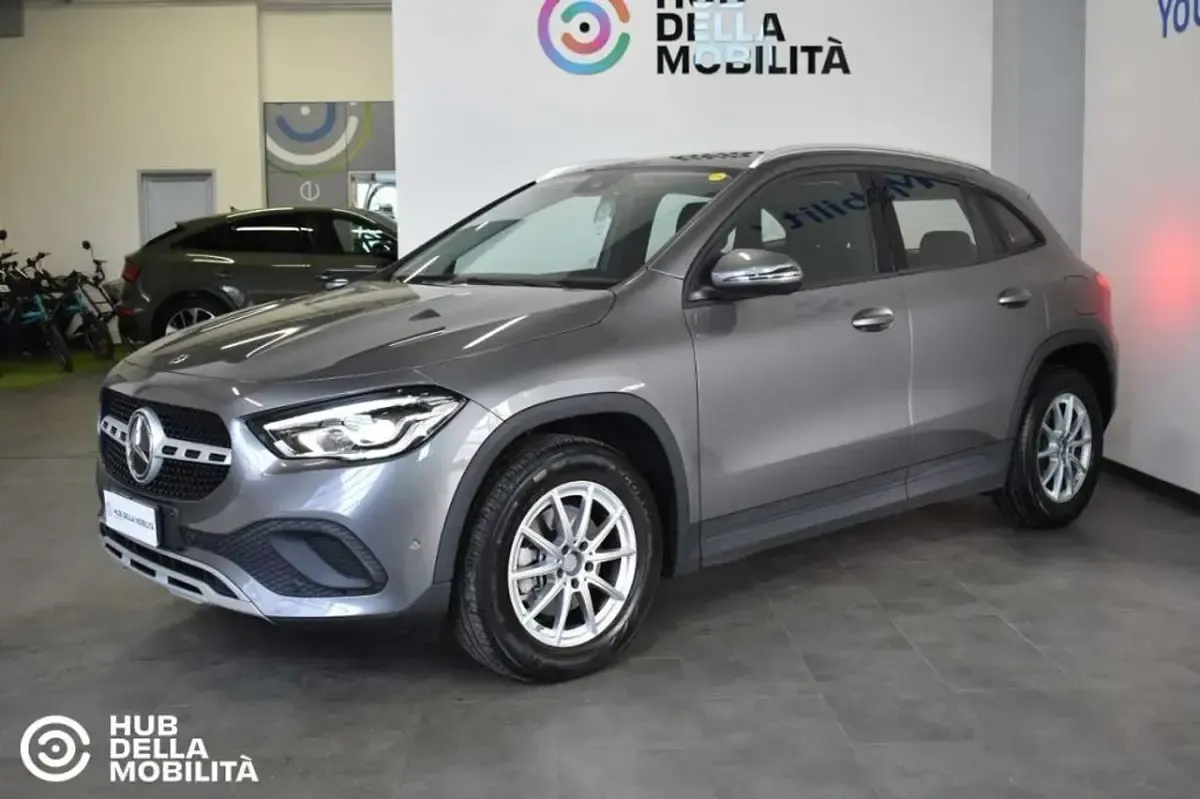 Usata Mercedes GLA200 Business 150 CV (110 kW) 2021 Grigio SUV