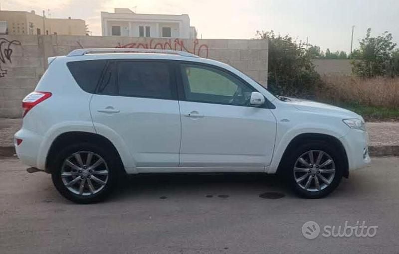 Usata Toyota RAV4 2012 Bianco SUV