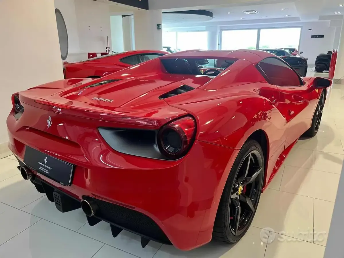 Usata Ferrari 488 669 CV (492 kW) 2018 Rosso Cabrio