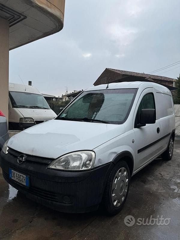 Usata Opel Combo 75 CV (55 kW) 2006 Bianco Monovolume