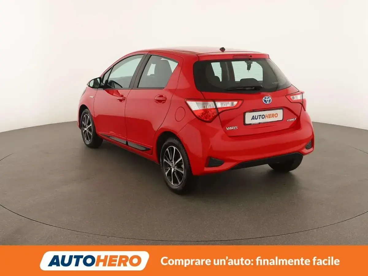 Usata Toyota Yaris Active 73 CV (53 kW) 2018 Rosso Utilitaria