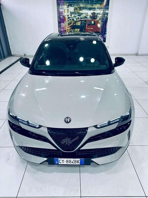 Usata Alfa Romeo Junior 136 CV (100 kW) 2025 Avorio galleria SUV