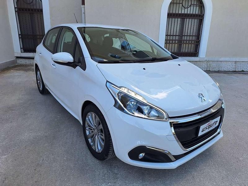 Usata Peugeot 208 Active 102 CV (75 kW) 2019 Bianco Utilitaria