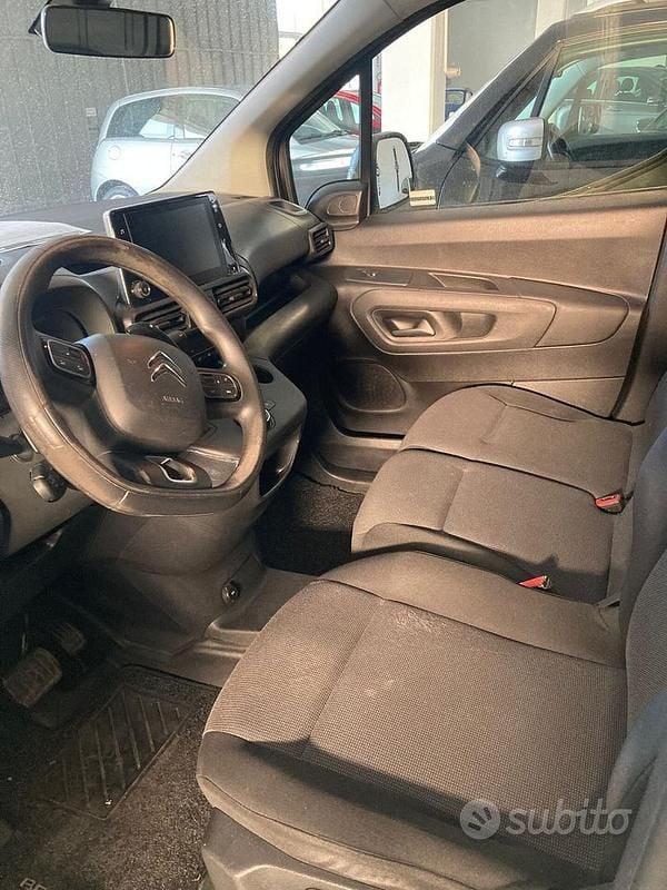 Begagnad Citroën Berlingo Live 131 HK (96 kW) 2020 Vit Minibuss