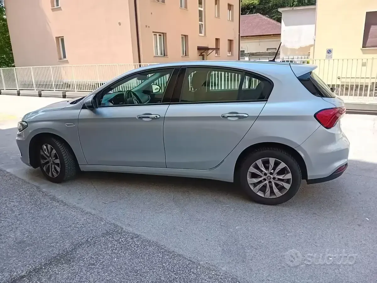 Usata Fiat Tipo 84 CV (61 kW) 2018 Grigio Berlina