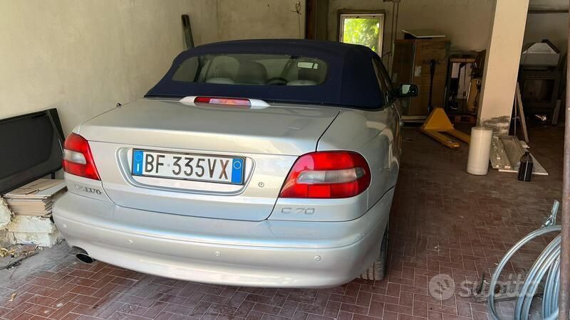 Usata Volvo C70 226 CV (166 kW) 1999 Grigio Cabrio
