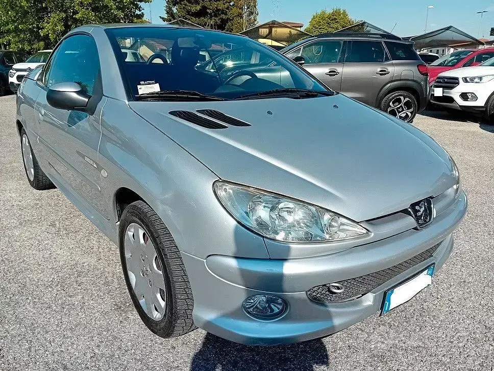 Usata Peugeot 206 CC 109 CV (80 kW) 2004 Grigio Cabrio