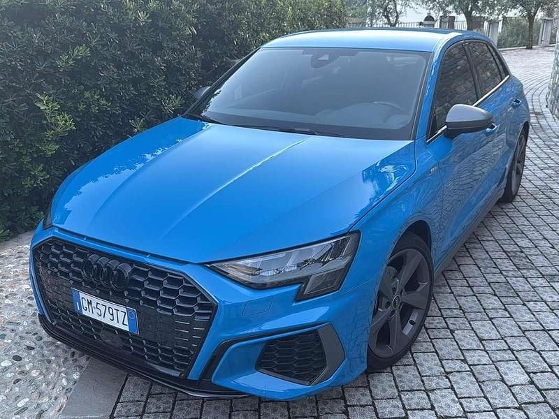 Blu/azzurro Usata 2023 Audi A3 S-Line Tre volumi | 28.000 € (Buon prezzo) - Immagine 1/4