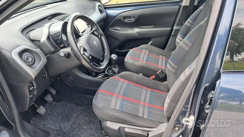 Usata Peugeot 108 Allure 69 CV (50 kW) 2015 Marrone Utilitaria
