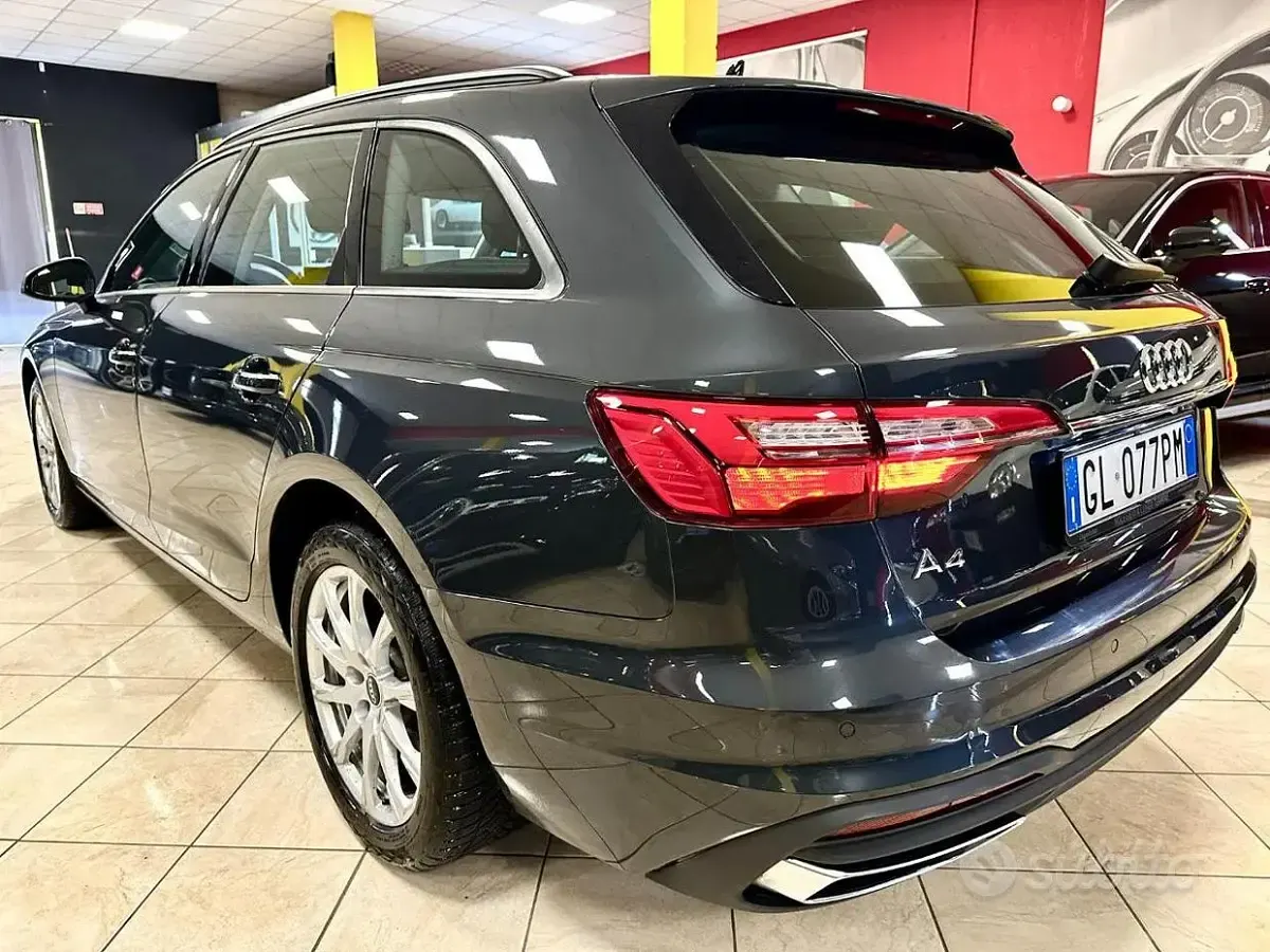 Gebraucht Audi A4 163 PS (119 kW) 2022 Grau Kombi