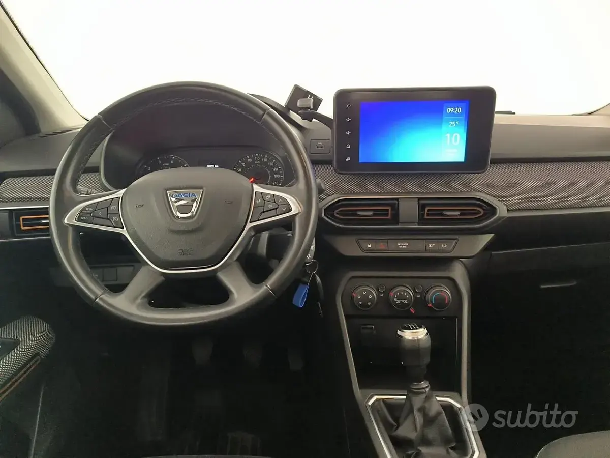 Usata Dacia Sandero Comfort 101 CV (74 kW) 2022 Argento Berlina