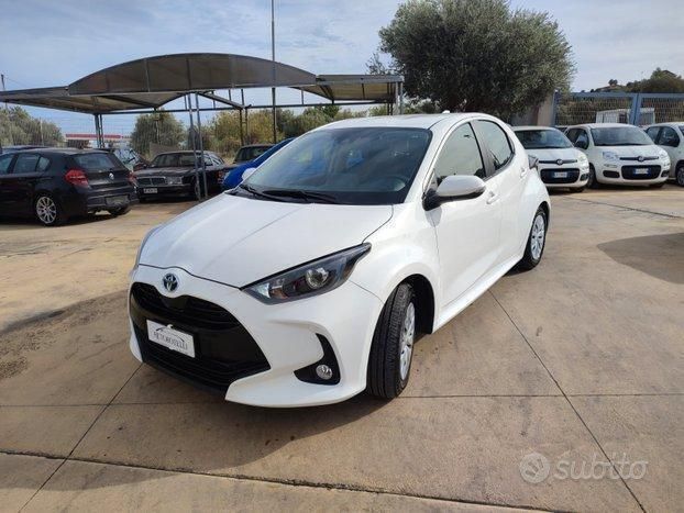 Bianco Usata 2022 Toyota Yaris Active | 19.890 € - Immagine 1/4