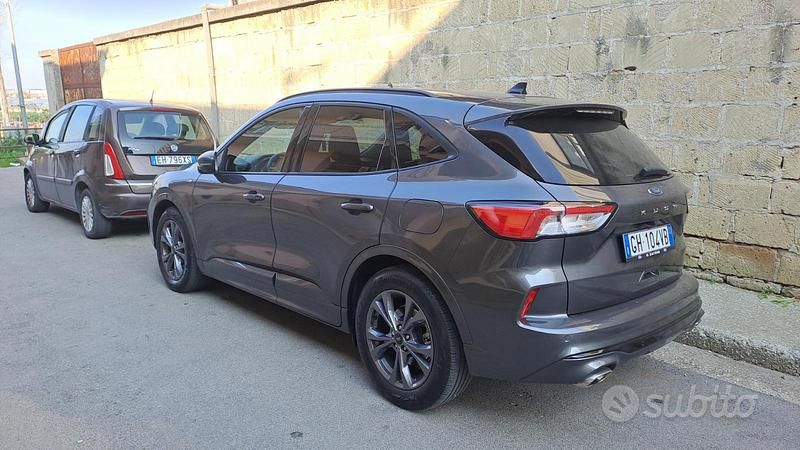 Usata Ford Kuga ST-Line 120 CV (88 kW) 2022 Grigio SUV