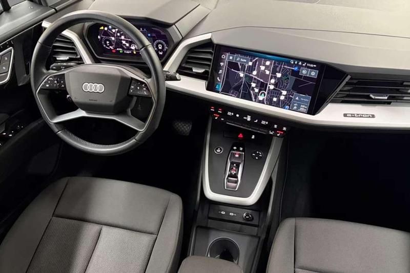 Käytetty Audi Q4 e-tron Business 69 kW (95 HP) 2022 Valkoinen Katumaasturi