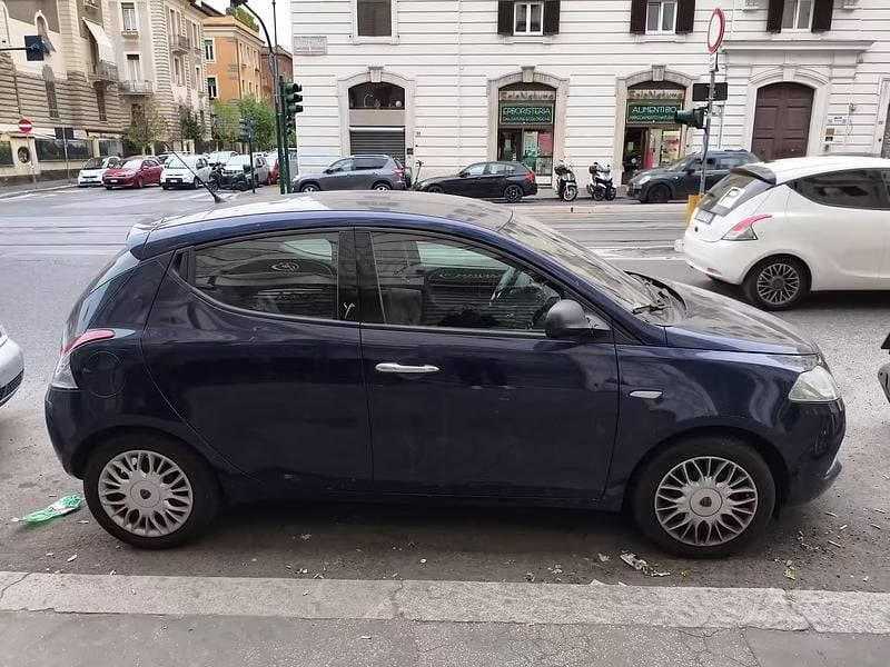 Gebraucht Lancia Ypsilon 80 PS (58 kW) 2016 Blau Kleinwagen