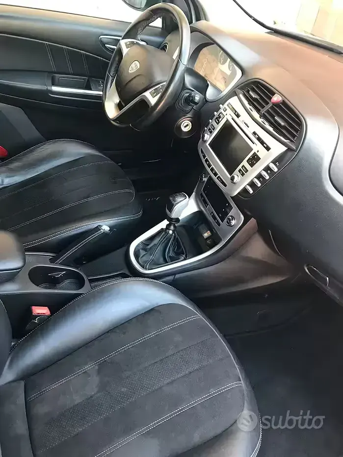 Usata Lancia Delta 120 CV (88 kW) 2010 Utilitaria