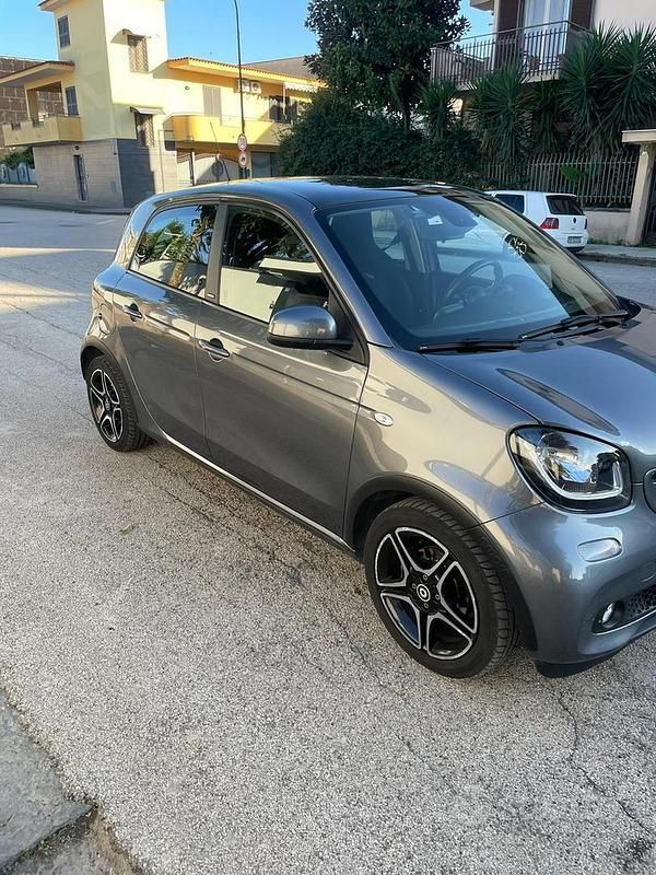 Usata Smart ForFour 90 CV (66 kW) 2017 Grigio Utilitaria