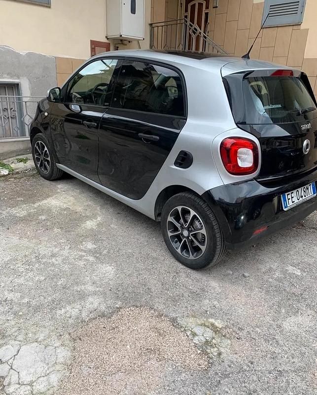 Usata Smart ForFour 71 CV (52 kW) 2016 Nero Utilitaria