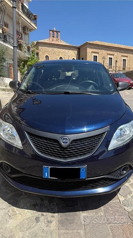 Usata Lancia Ypsilon 54 CV (39 kW) 2020 Blu Utilitaria