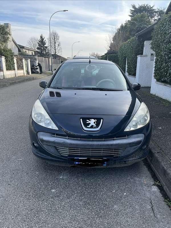 Usata 2012 Peugeot 206 Tre volumi | 2600 € (Ottimo prezzo) - Immagine 1/4