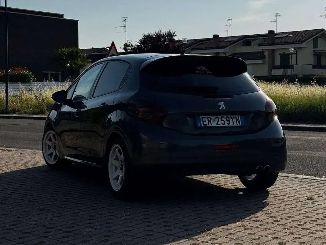 Usata Peugeot 208 Allure 82 CV (60 kW) 2013 Grigio Utilitaria