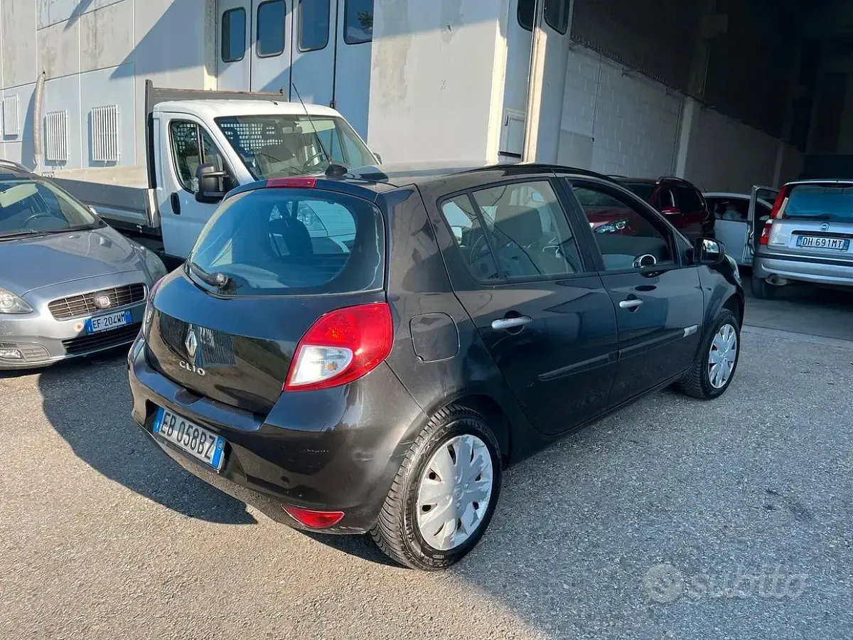 Usata Renault Clio Dynamique 75 CV (55 kW) 2010 Nero Utilitaria