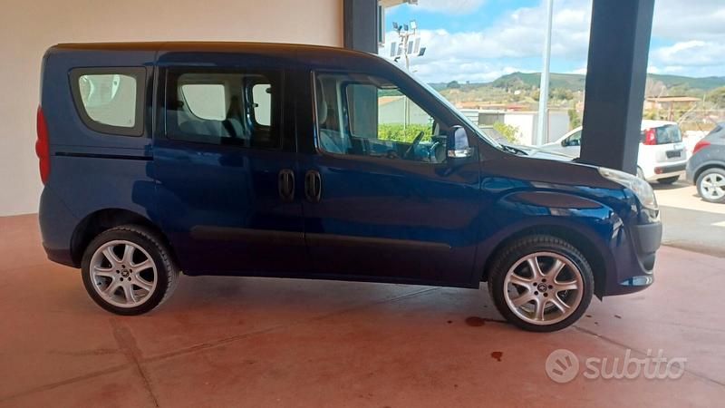Usata Fiat Doblò 105 CV (77 kW) 2012 Blu Monovolume