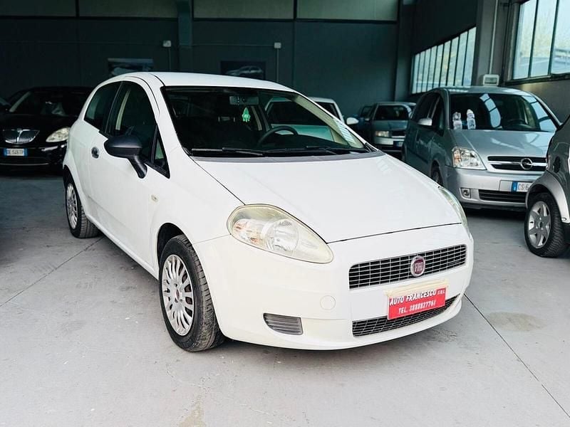 Usata Fiat Grande Punto 75 CV (55 kW) 2009 Bianco Utilitaria