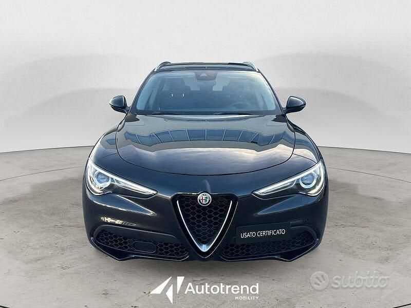 Begagnad Alfa Romeo Stelvio Business 190 HK (139 kW) 2020 Svart SUV