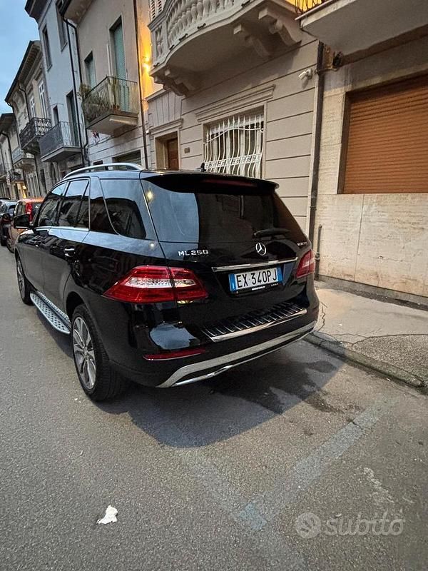 Käytetty Mercedes ML250 Edition 204 HP (150 kW) 2015 Ruskea Katumaasturi