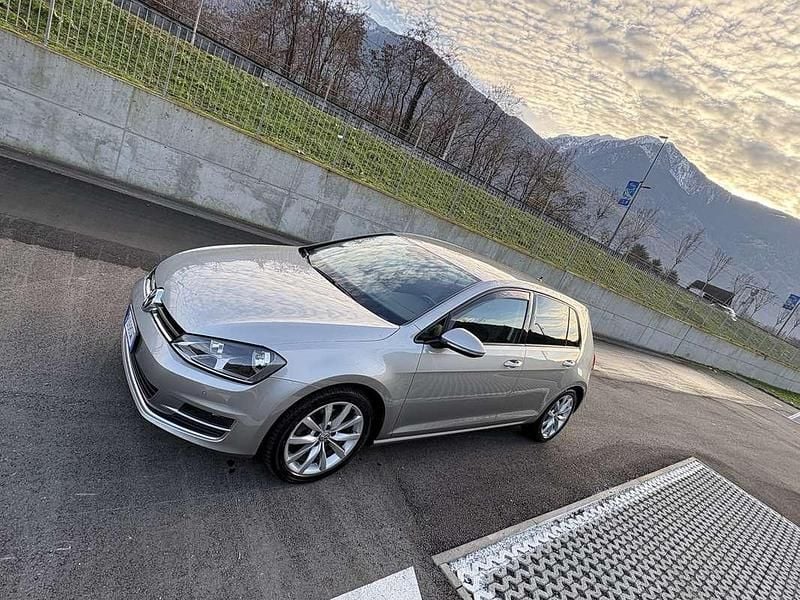 Usata VW Golf VII Highline 110 CV (80 kW) 2016 Argento Berlina