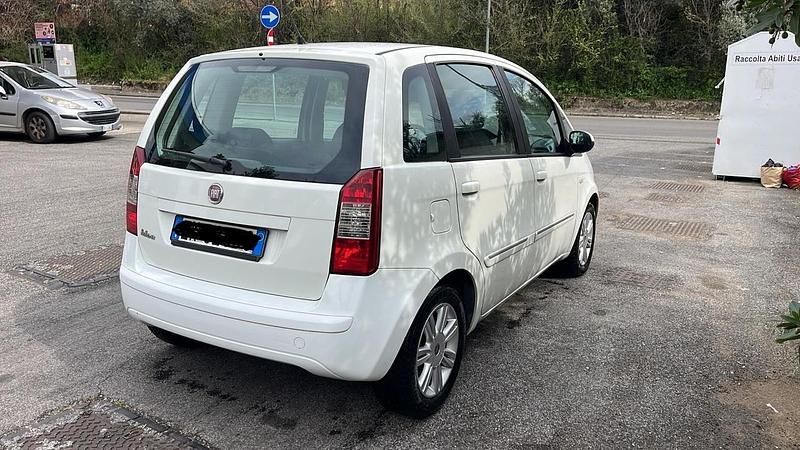 Usata Fiat Idea Dynamic 95 CV (69 kW) 2011 Bianco Monovolume
