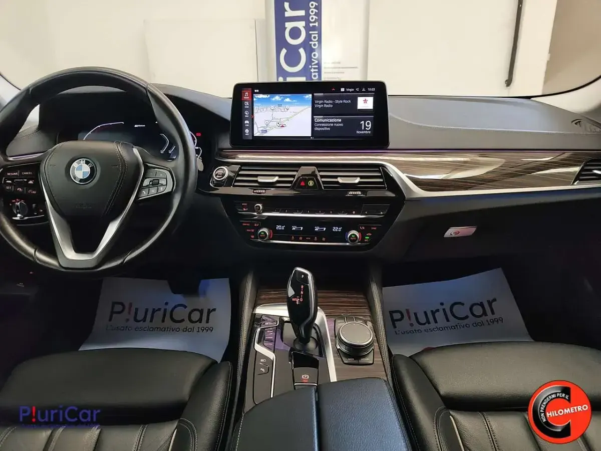 Usata BMW 530e Luxury Line 184 CV (135 kW) 2022 Nero Station wagon
