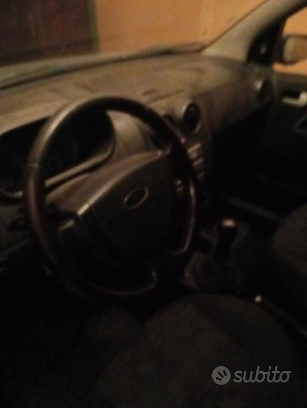 Usata Ford Fusion 80 CV (58 kW) 2006 Monovolume