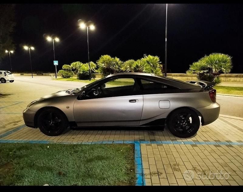 Usata Toyota Celica T2 143 CV (105 kW) 2001 Grigio Coupé