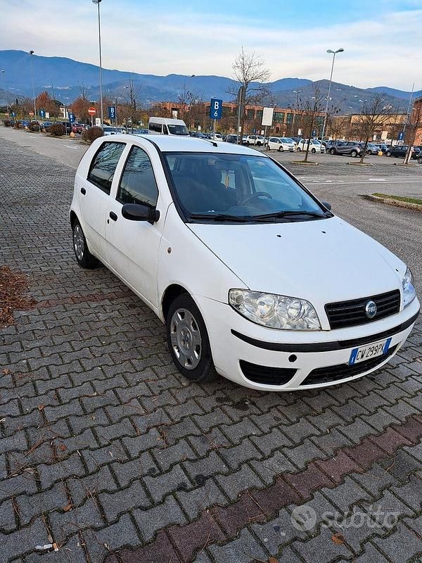 Usata Fiat Punto 69 CV (50 kW) 2005 Bianco Berlina