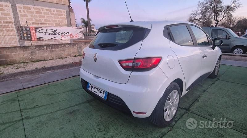 Käytetty Renault Clio IV Life 75 HP (55 kW) 2019 Valkoinen Sedan