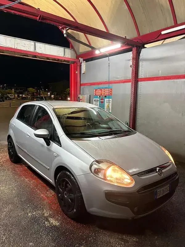 Usata Fiat Grande Punto Active 75 CV (55 kW) 2010 Utilitaria