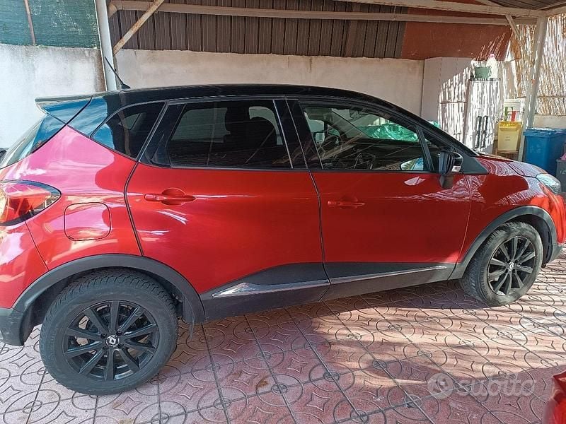 Usata Renault Captur 120 CV (88 kW) 2016 Rosso SUV